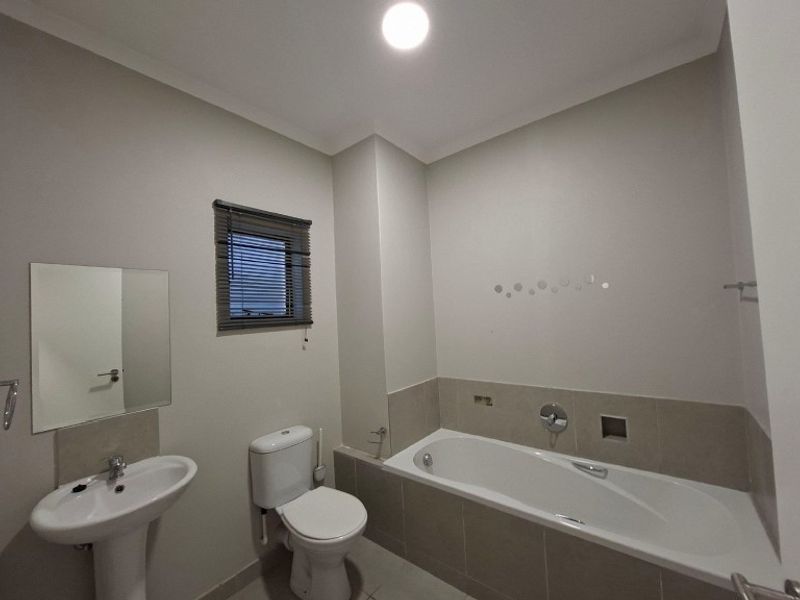 First Floor Modern Apartment To Rent in Waterfall, Hillcrest, KwaZulu Natal - Photo 8
