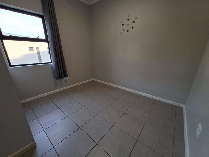 First Floor Modern Apartment To Rent in Waterfall, Hillcrest, KwaZulu Natal - Photo 6