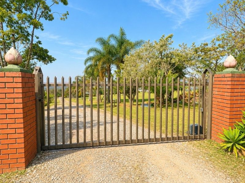 20,008 m2 Lifestyle Property in Ashburton KZN with Endless Potential | Renovate, Invest or Redevelop - Photo 2