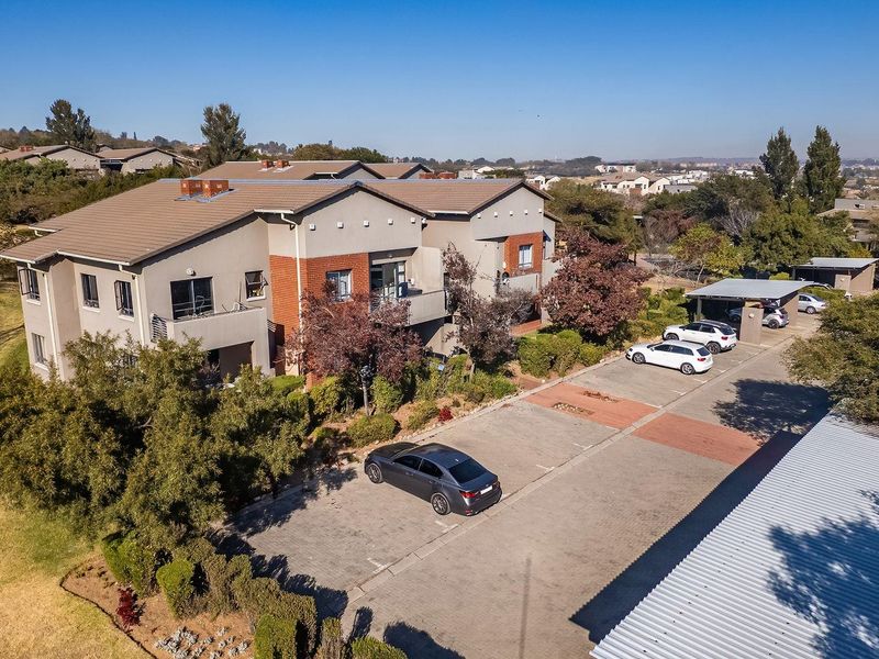 Apartment For Sale in Jackal Creek Golf Estate, Randburg - Photo 1