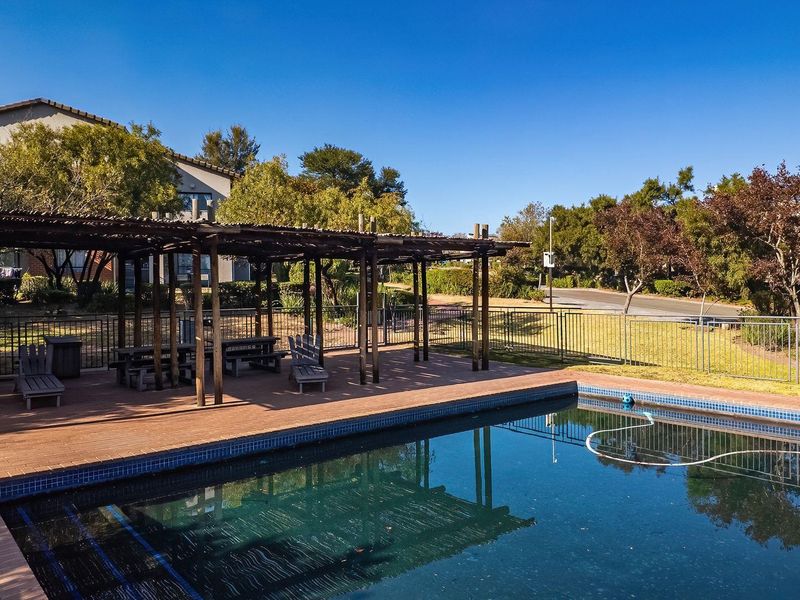 Apartment For Sale in Jackal Creek Golf Estate, Randburg - Photo 8
