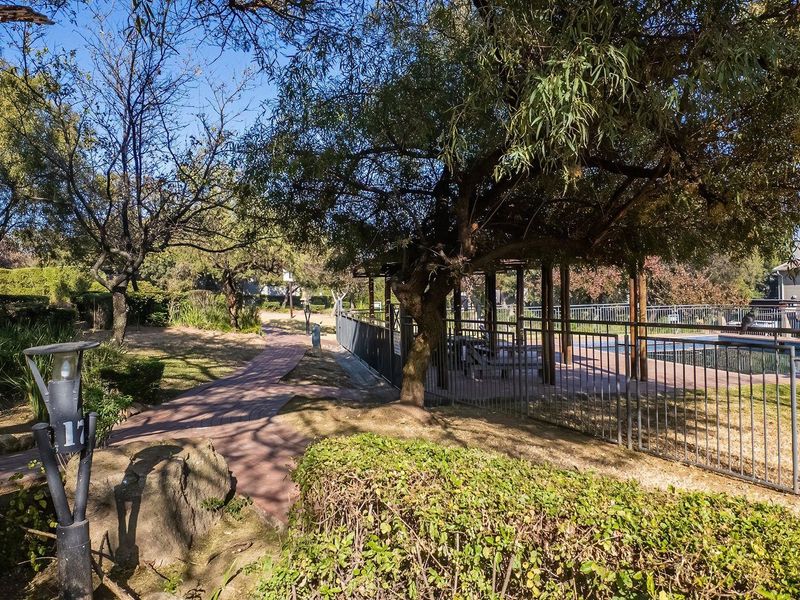 Apartment For Sale in Jackal Creek Golf Estate, Randburg - Photo 2