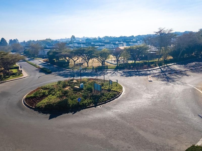 Apartment For Sale in Jackal Creek Golf Estate, Randburg - Photo 3