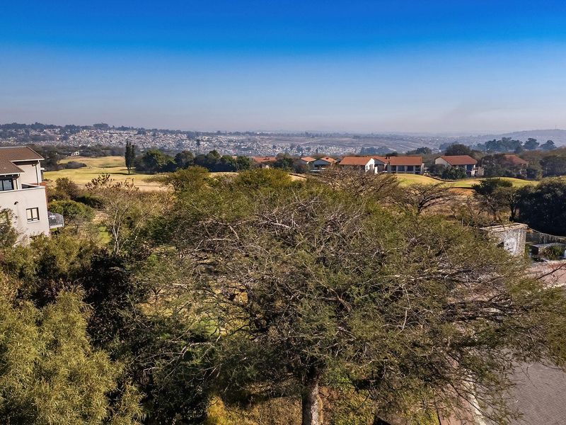Apartment For Sale in Jackal Creek Golf Estate, Randburg - Photo 4