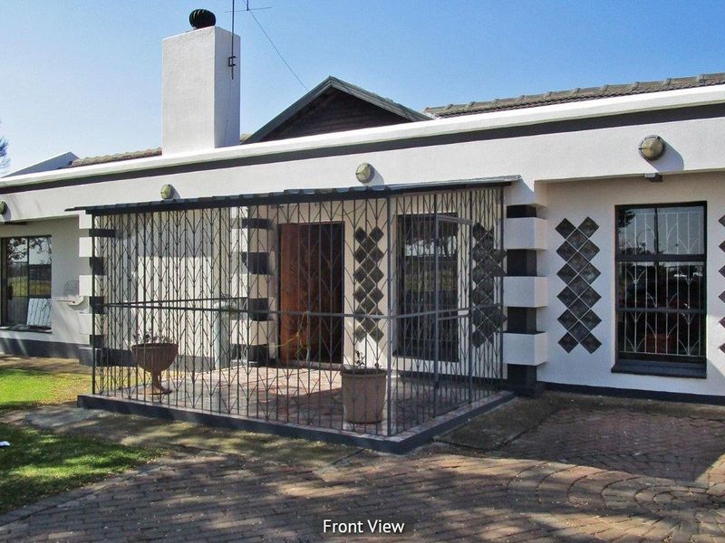 House For Sale in Mackenzie Park, Benoni - Photo 1