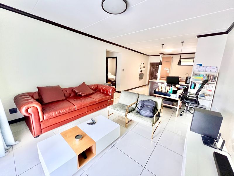 Spacious First Floor Apartment To Rent in Carlswald, Midrand - Photo 1