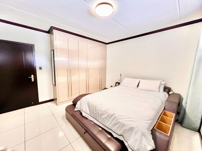 Spacious First Floor Apartment To Rent in Carlswald, Midrand - Photo 4