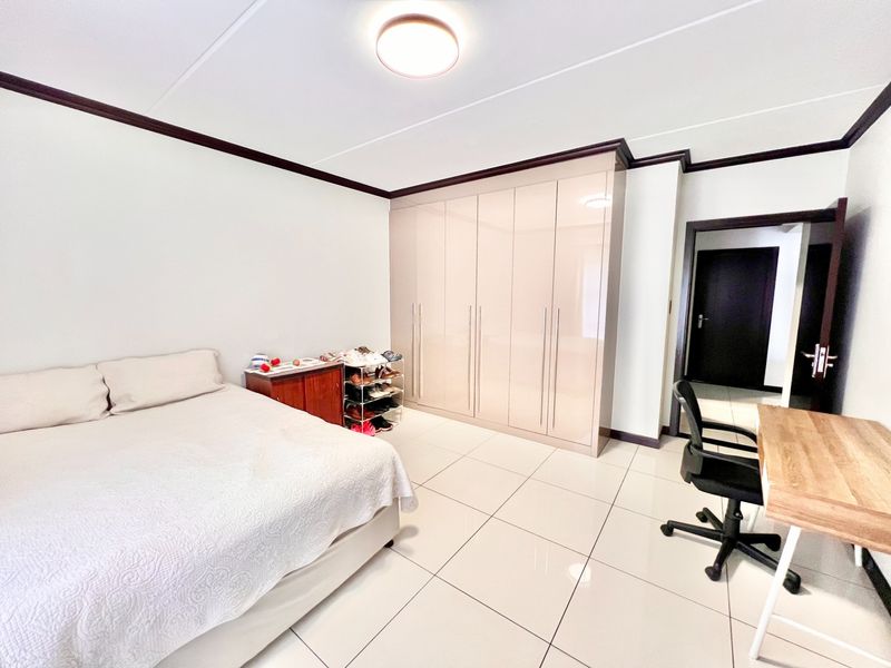 Spacious First Floor Apartment To Rent in Carlswald, Midrand - Photo 3