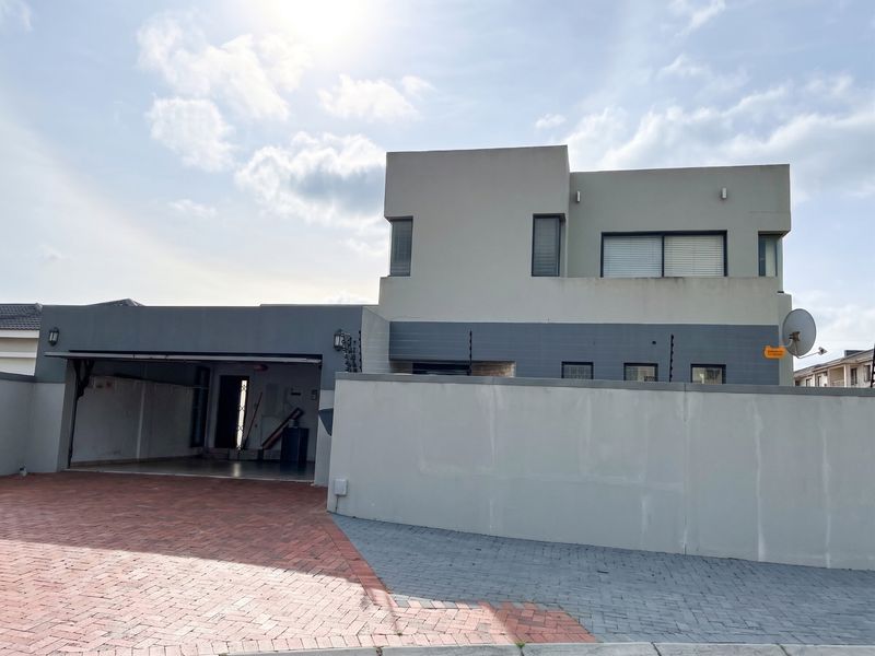 Modern 4-Bedroom Double-Storey Family Home with Double Garage | R28,000 per Month - Photo 1