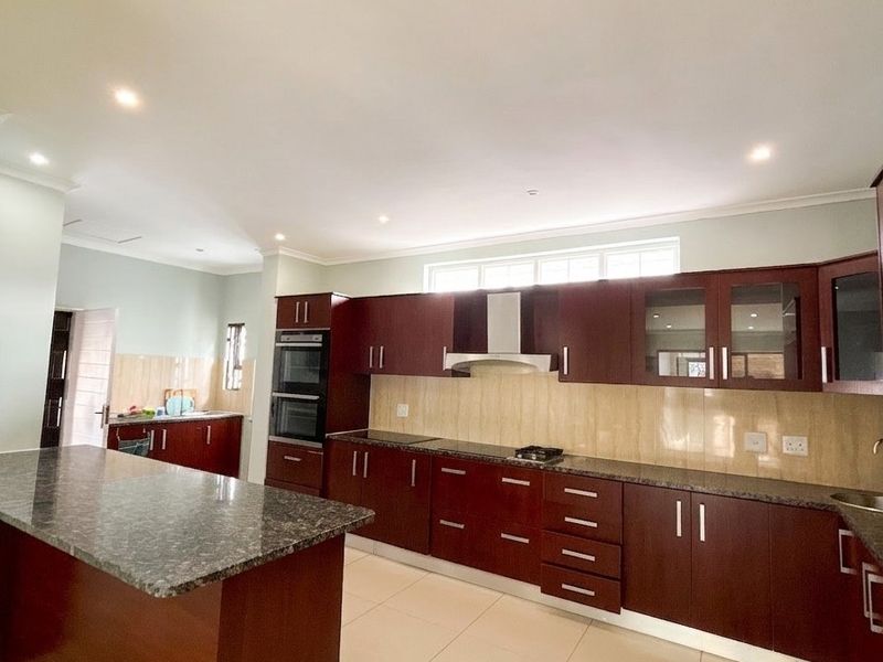 Modern 4-Bedroom Double-Storey Family Home with Double Garage | R28,000 per Month - Photo 5