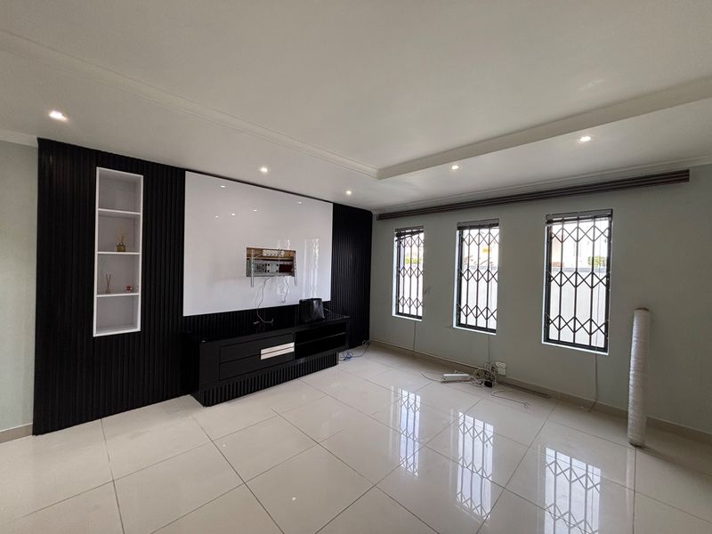 Modern 4-Bedroom Double-Storey Family Home with Double Garage | R28,000 per Month - Photo 4