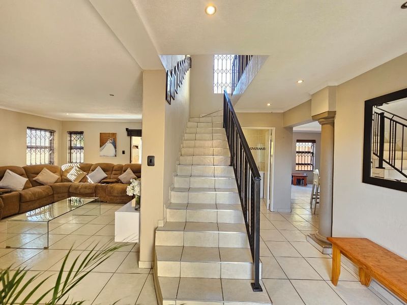 Spacious 3 Bedroom Family Home with Pool To Rent in Pomona, Kempton Park - Photo 7
