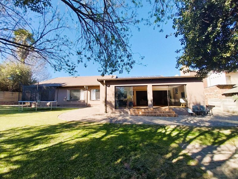 House For Sale in Glen Marais, Kempton Park - Photo 1