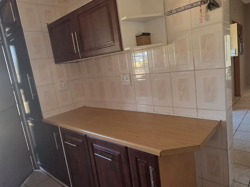 Spacious Family Home in Rietkol AH - Photo 3
