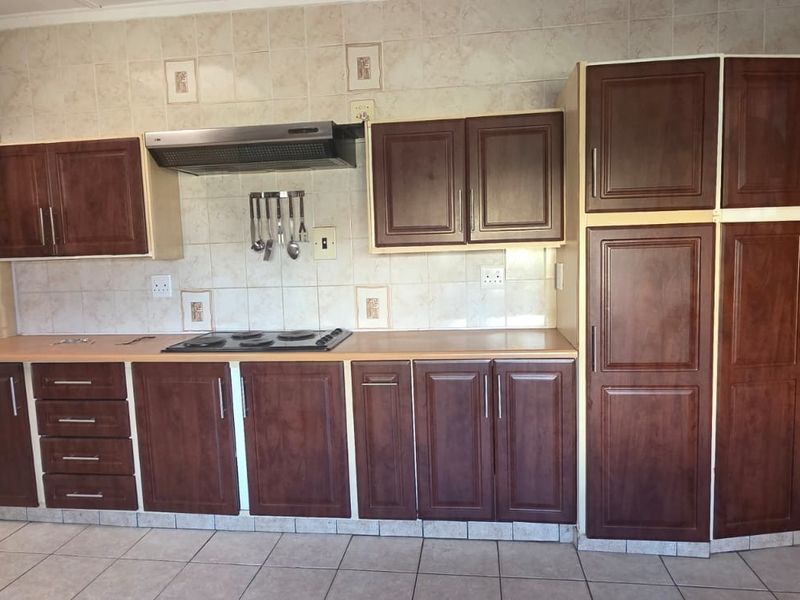 Spacious Family Home in Rietkol AH - Photo 2