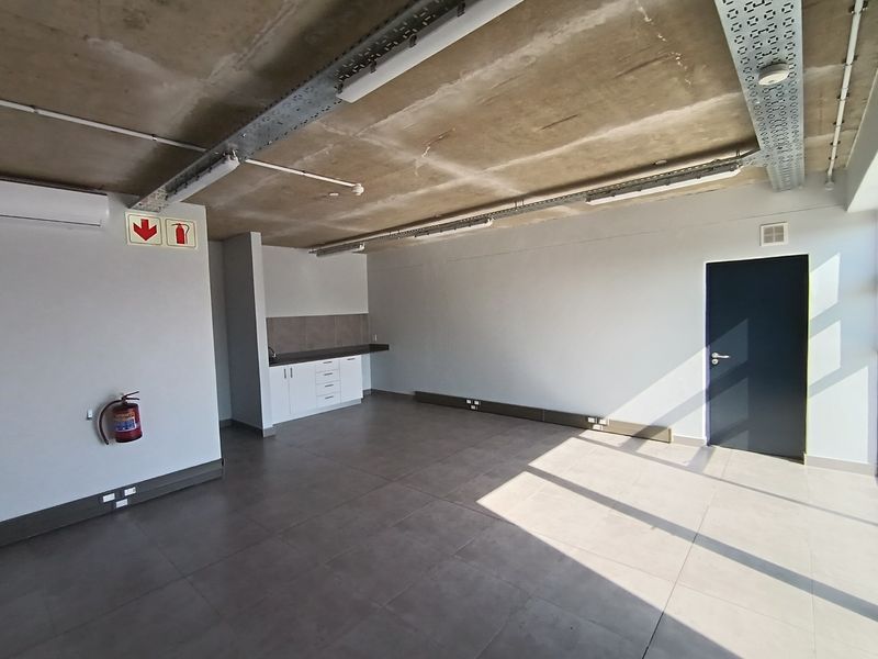 Warehouse To Rent in Glen Anil, Durban North, KwaZulu Natal - Photo 2