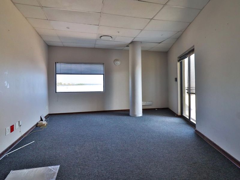 Well Maintained Adaptable Highy Functional Property For Sale, Tenanted - Photo 8