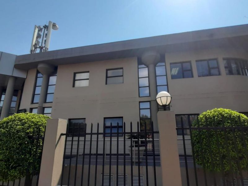 Well Maintained Adaptable Highy Functional Property For Sale, Tenanted - Photo 1