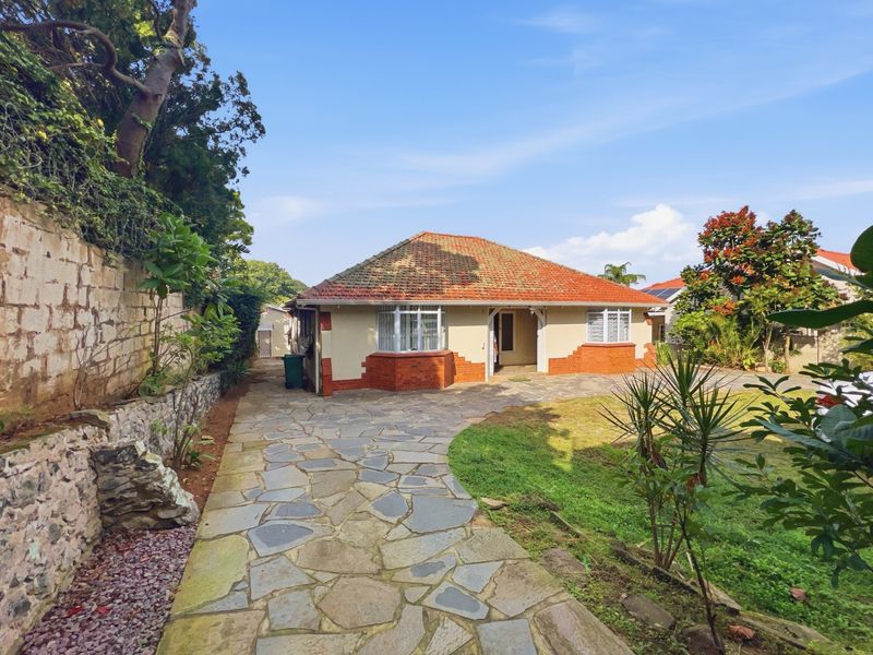 3-bedroom house with 2 flatlets for sale in Glenwood, Durban - Photo 1