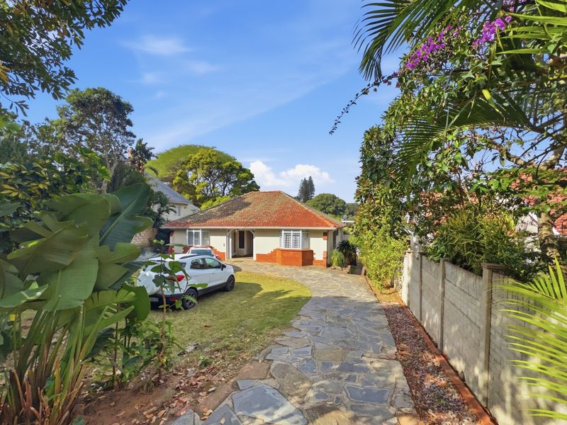3-bedroom house with 2 flatlets for sale in Glenwood, Durban - Photo 3
