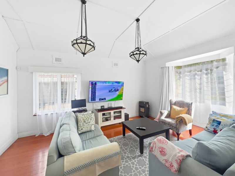 3-bedroom house with 2 flatlets for sale in Glenwood, Durban - Photo 9
