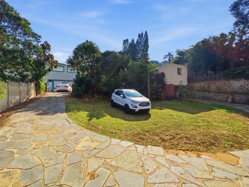 3-bedroom house with 2 flatlets for sale in Glenwood, Durban - Photo 2
