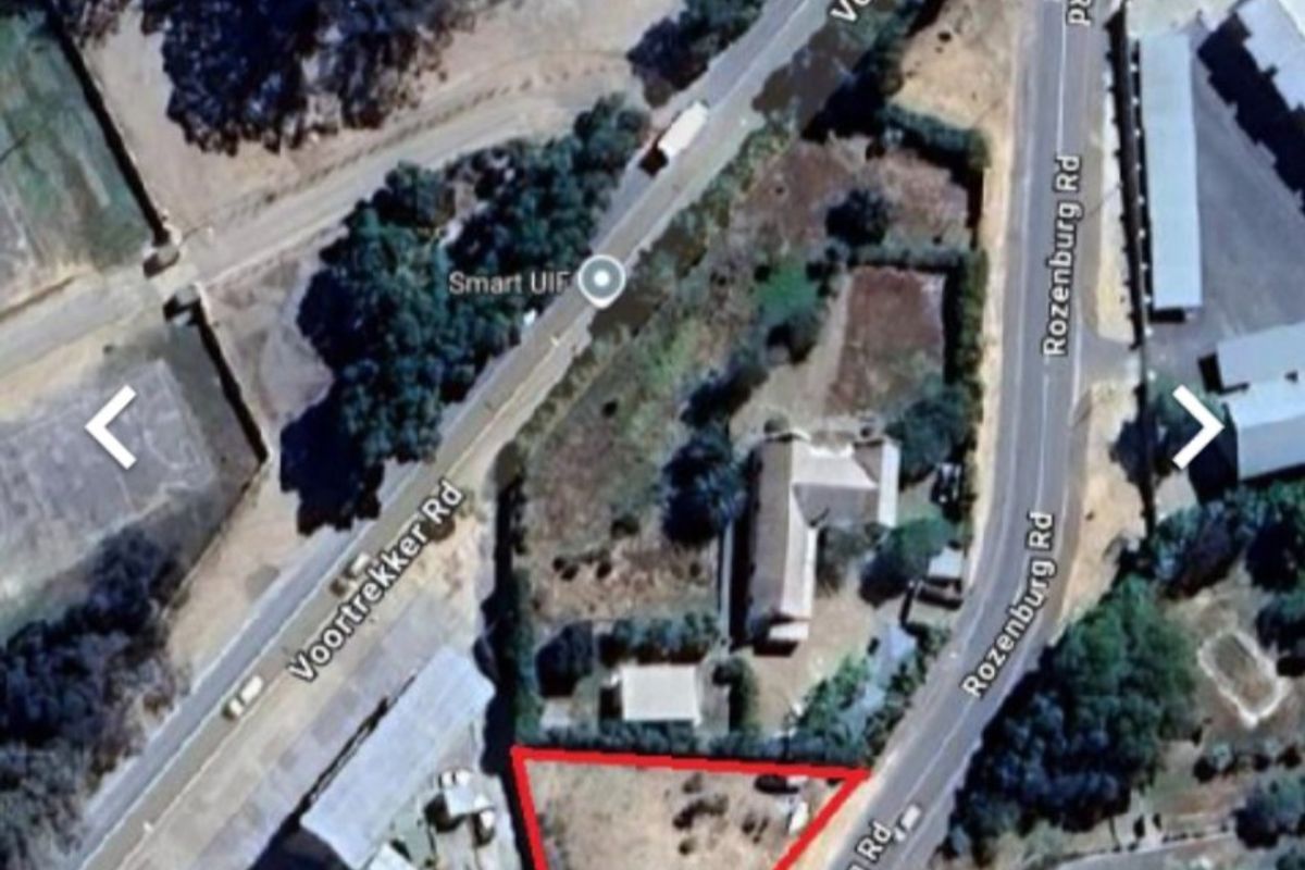 Aerial view of a vacant residential land parcel situated at the intersection of Voortrekker Road and Rozenburg Road.