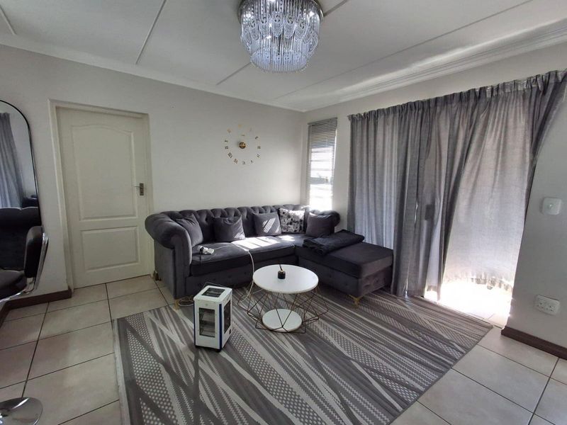 Modern 2 Bedroom, 2 Bathroom Apartment for Sale - Photo 1