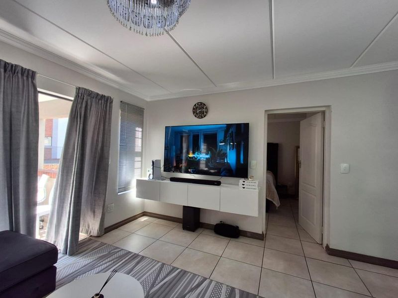 Modern 2 Bedroom, 2 Bathroom Apartment for Sale - Photo 2
