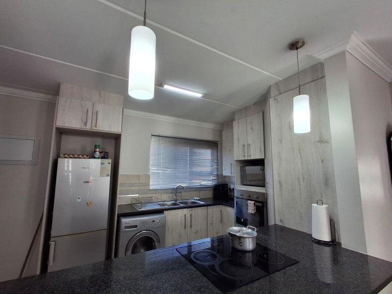 Modern 2 Bedroom, 2 Bathroom Apartment for Sale - Photo 4
