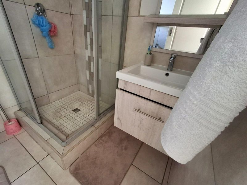 Modern 2 Bedroom, 2 Bathroom Apartment for Sale - Photo 9