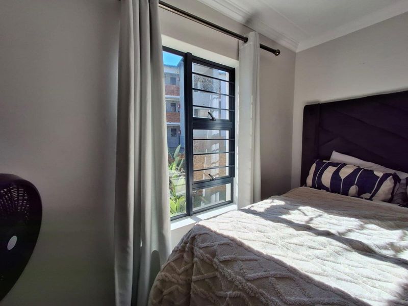 Modern 2 Bedroom, 2 Bathroom Apartment for Sale - Photo 8