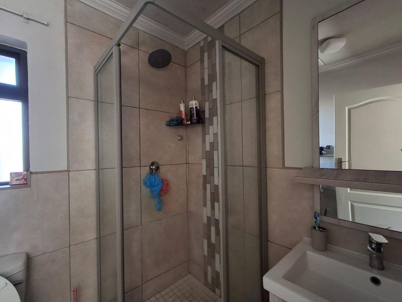Modern 2 Bedroom, 2 Bathroom Apartment for Sale - Photo 7
