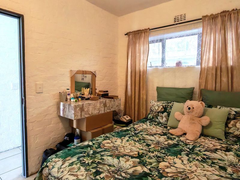 Prime First Floor 1-Bedroom Apartment in Sought-After Palm Springs, Brooklyn, Cape Town - Photo 7