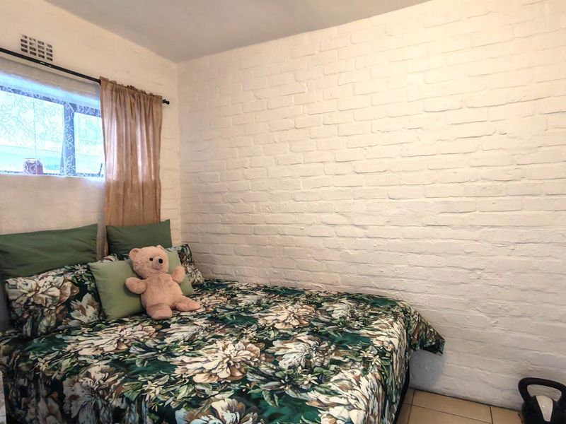 Prime First Floor 1-Bedroom Apartment in Sought-After Palm Springs, Brooklyn, Cape Town - Photo 6