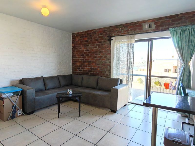 Prime First Floor 1-Bedroom Apartment in Sought-After Palm Springs, Brooklyn, Cape Town - Photo 3