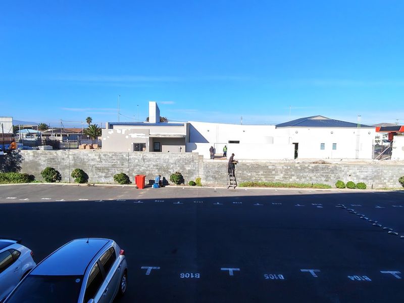 Prime First Floor 1-Bedroom Apartment in Sought-After Palm Springs, Brooklyn, Cape Town - Photo 4