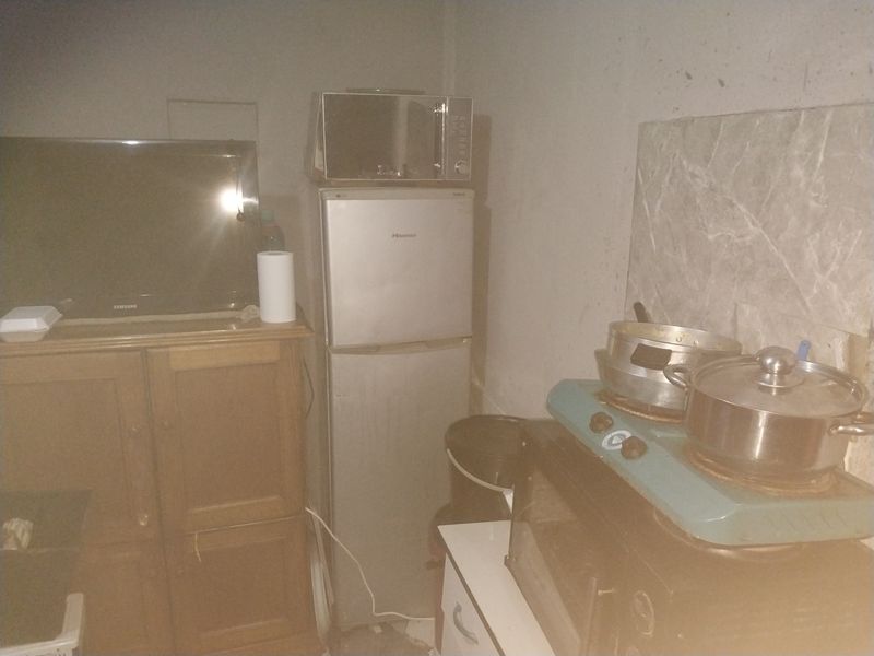 1 Room To Rent in Diepkloof, Soweto - Photo 3