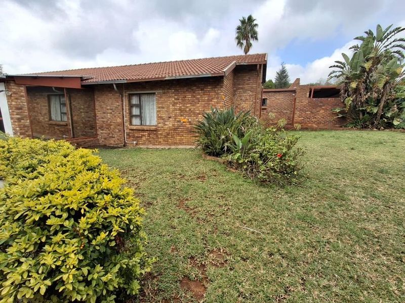 Spacious 3 Bedroom Home with Separate 2 Bedroom Flatlet for Sale in The Reeds - Photo 1