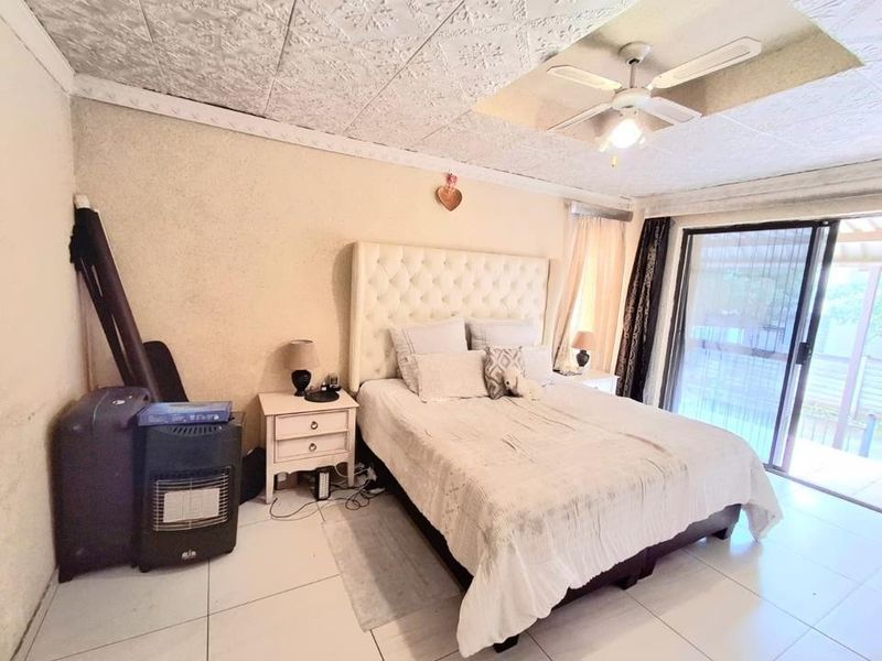Spacious 3 Bedroom Home with Separate 2 Bedroom Flatlet for Sale in The Reeds - Photo 7