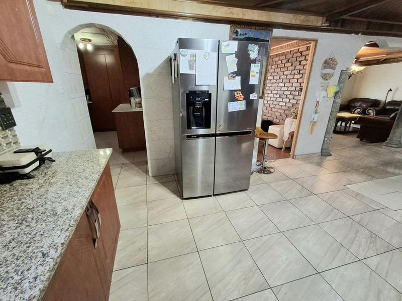 Spacious 3 Bedroom Home with Separate 2 Bedroom Flatlet for Sale in The Reeds - Photo 6