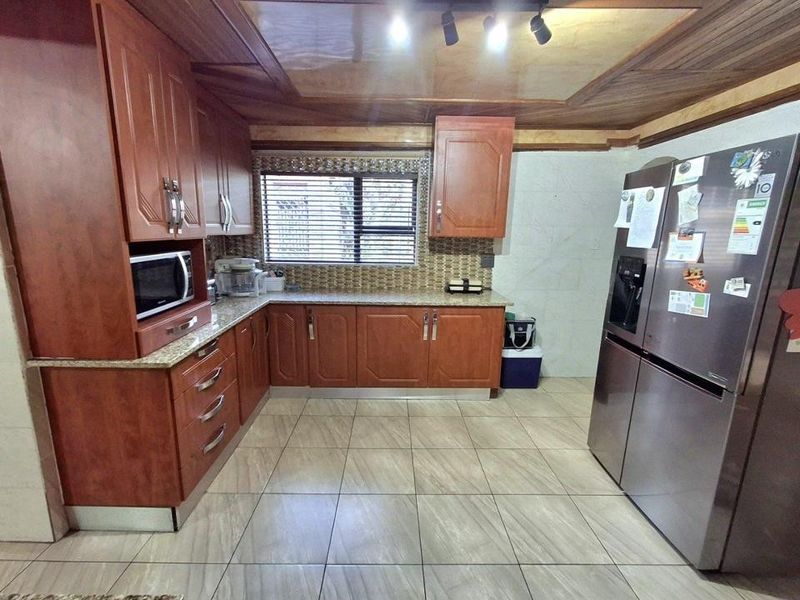 Spacious 3 Bedroom Home with Separate 2 Bedroom Flatlet for Sale in The Reeds - Photo 2
