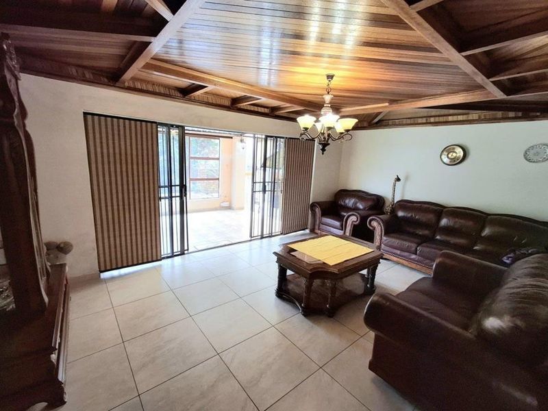 Spacious 3 Bedroom Home with Separate 2 Bedroom Flatlet for Sale in The Reeds - Photo 9