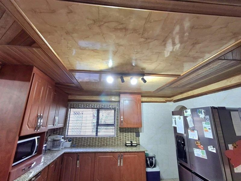 Spacious 3 Bedroom Home with Separate 2 Bedroom Flatlet for Sale in The Reeds - Photo 3