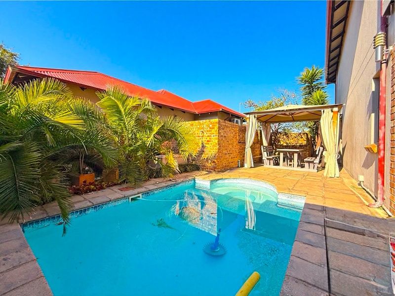 Contemporary Family Living with Exceptional Indoor-Outdoor Appeal - Photo 1