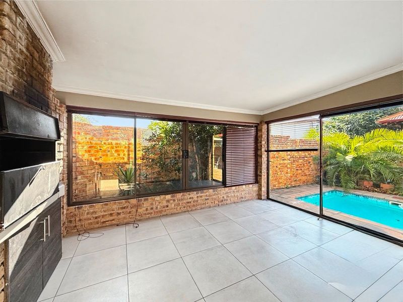Contemporary Family Living with Exceptional Indoor-Outdoor Appeal - Photo 5