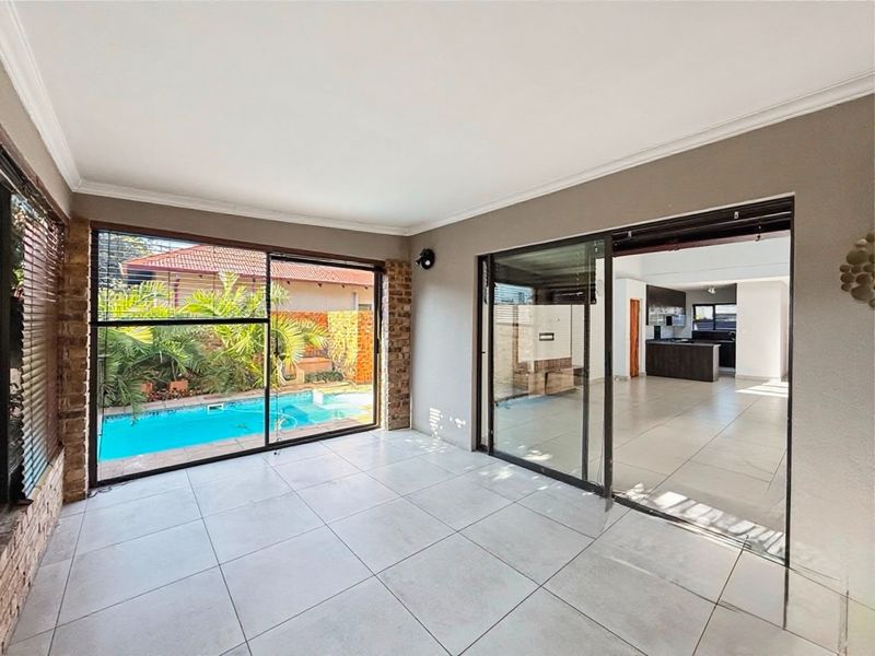 Contemporary Family Living with Exceptional Indoor-Outdoor Appeal - Photo 6