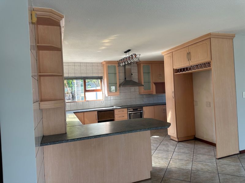 House For Sale in Kosmos Ridge, Hartbeespoort, North West - Photo 4
