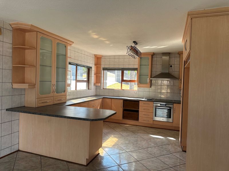 House For Sale in Kosmos Ridge, Hartbeespoort, North West - Photo 5
