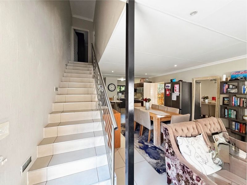 Elegant Estate Living with Versatile Family Spaces - Photo 10